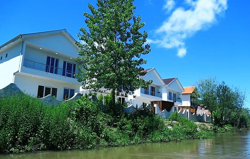 نمای بیرون ویلا