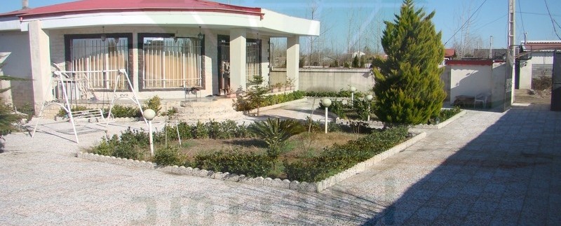 نمای خارجی و حیاط و باقچه ویلای سوپر لوکس کنار دریا زیبا کنار