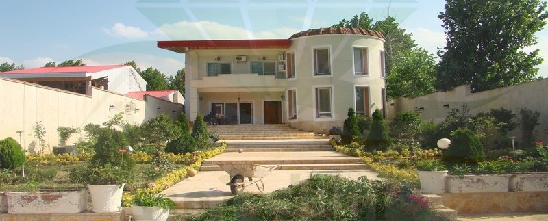 نمای خارجی و حیاط ویلای دو طبقه و بزرگ امیر بکنده