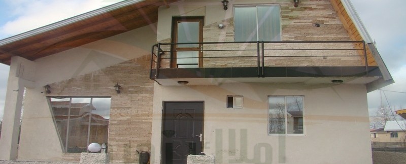 نمای روبرویی ویلای دوبلکس ساحلی زیبا کنار